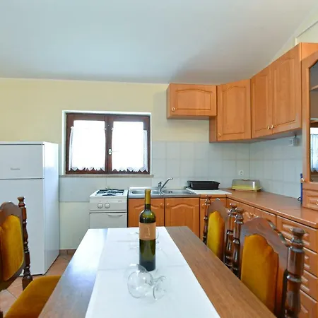 Mario 1679 Apartment *