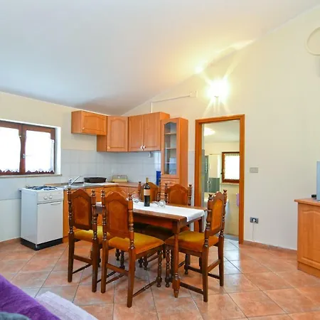 Mario 1679 Apartment